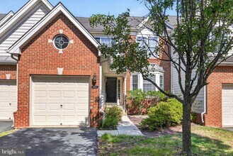 Building Photo - 5602 Wheelwright Way