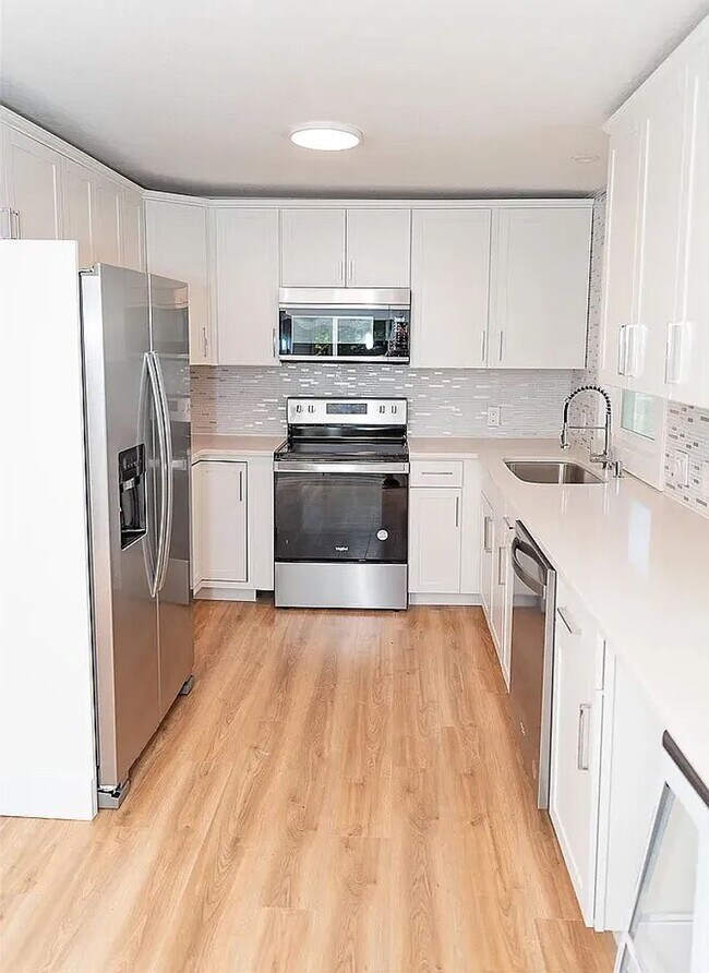 Building Photo - Spacious 4-Bedroom / 2-Bath Home in Wichit...