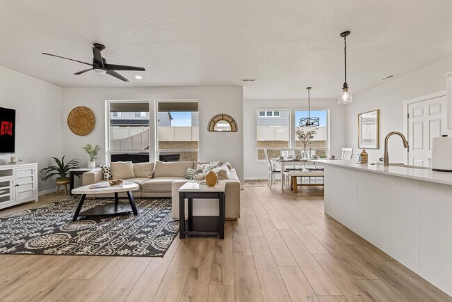 Building Photo - 1424 W Bass River Dr