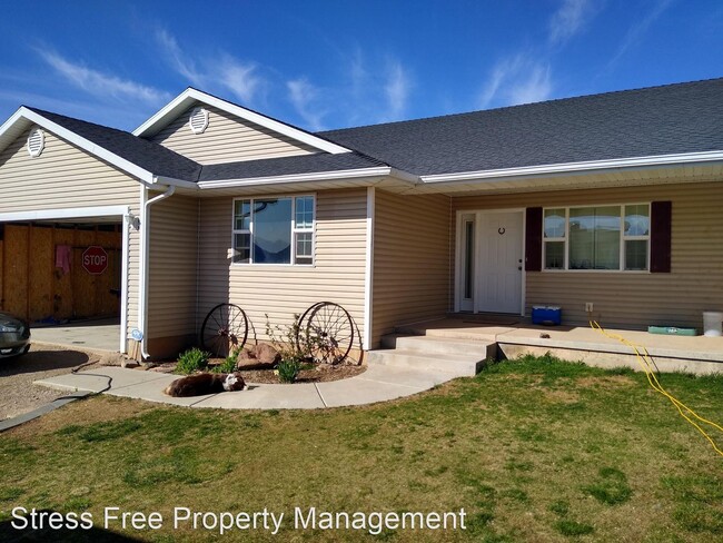 Building Photo - 3 br, 3 bath House - 443 North Harmony Drive