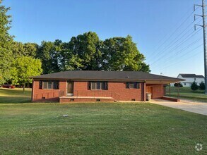 Building Photo - 208 Easy St
