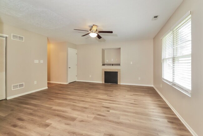 Foto del edificio - 6714 Hunters Creek Blvd