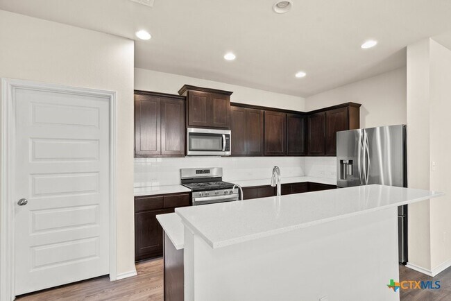 Foto del edificio - 145 Goldfinch Dr