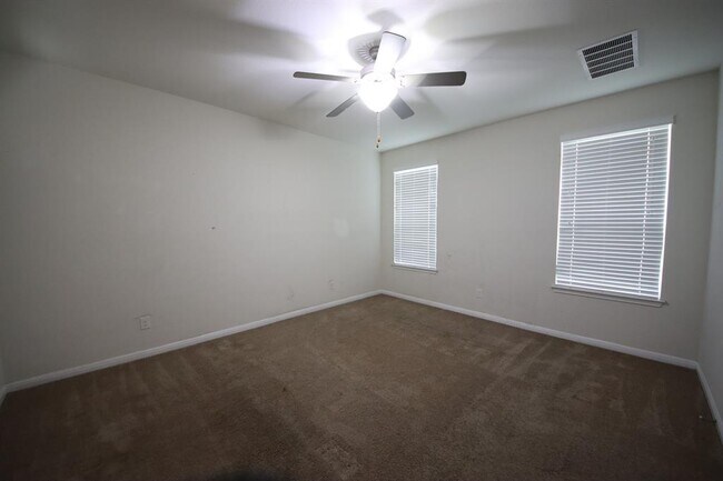 Foto del edificio - 2929 Harvester Ln