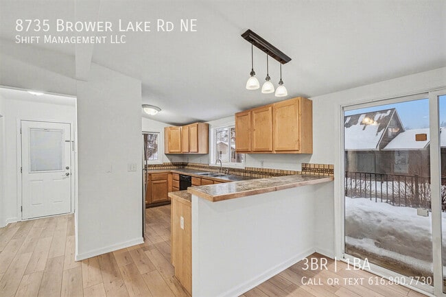 Foto del edificio - 8735 Brower Lake Rd NE