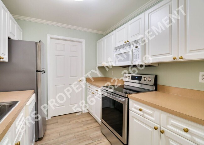 Foto del edificio - Aberdeen Gardens End Unit 2 bedroom Condo ...