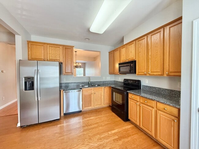 Building Photo - Charming 3BD, 2BA Apex Townhome In a Prime...