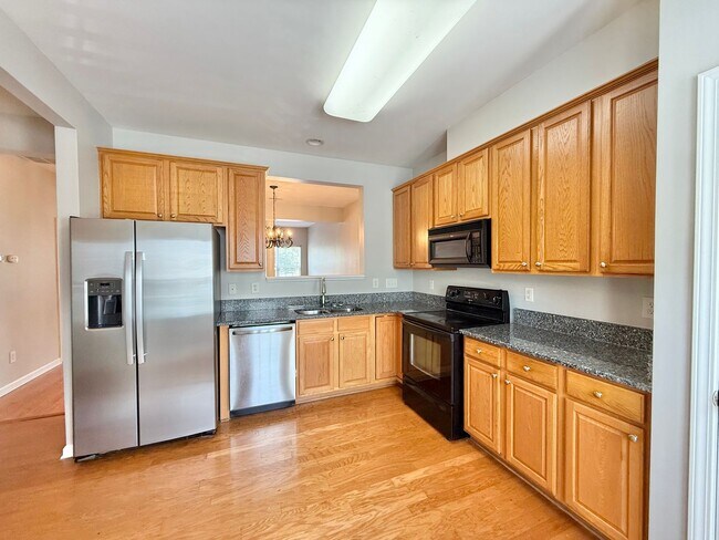 Foto del edificio - Charming 3BD, 2BA Apex Townhome In a Prime...