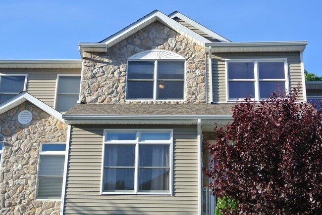 Foto del edificio - 111 Autumn Ridge Rd