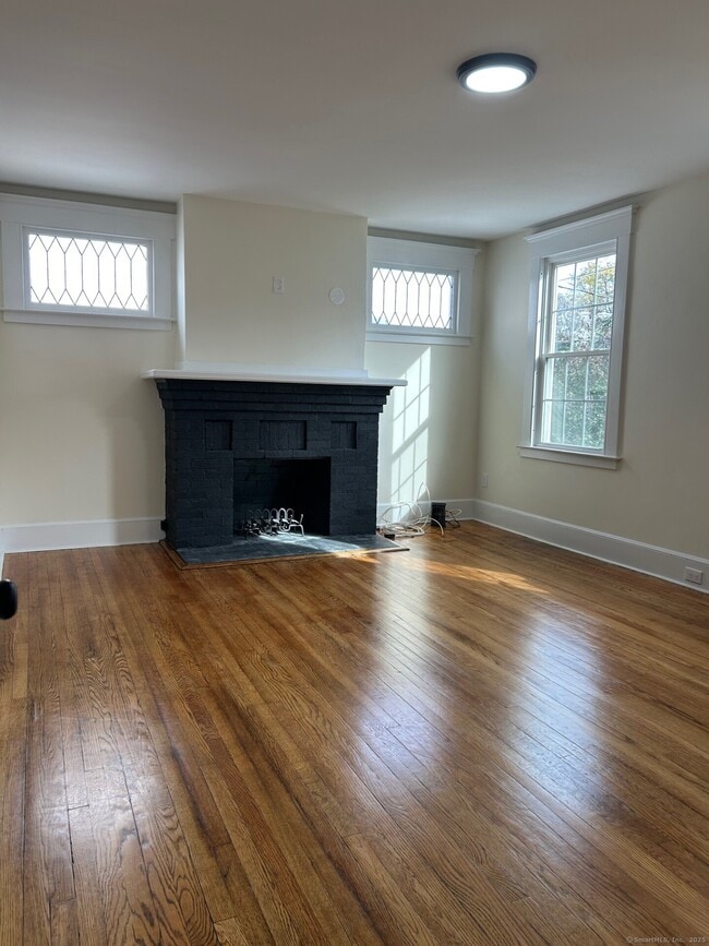 Building Photo - 592 3rd Ave