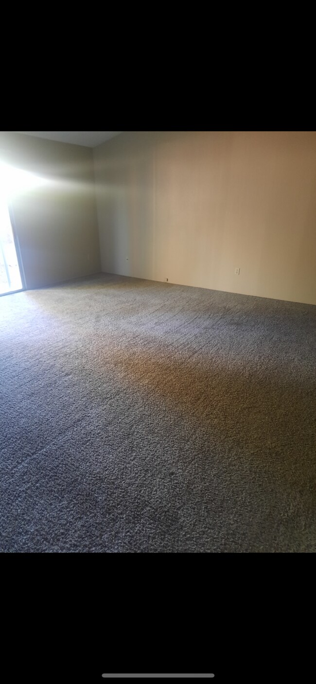 Building Photo - Available Now!!! One-story spacious duplex...