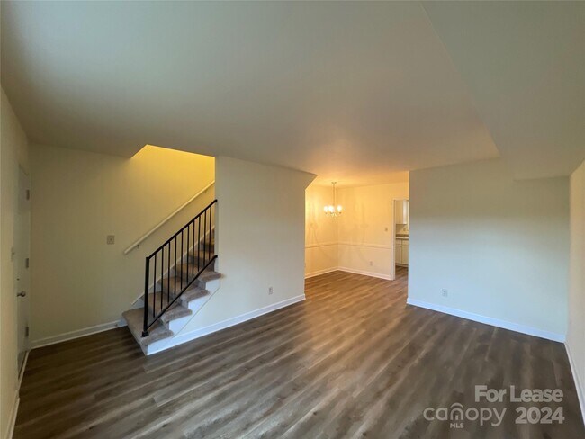 Building Photo - 1613 N Sharon Amity Rd