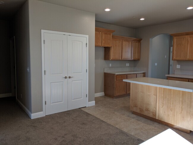 Foto del edificio - Great Neighborhood - Brand New