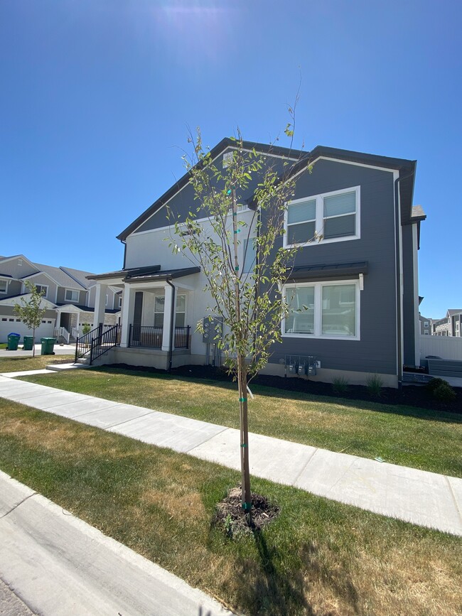 Building Photo - 1643 N 3740 W