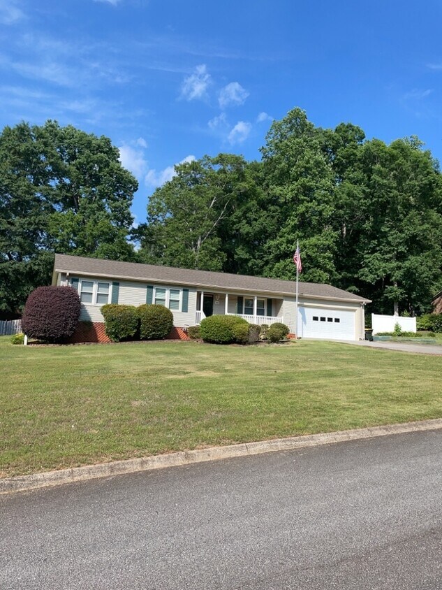 Home on Quiet Culdesac Street House for Rent in Easley, SC