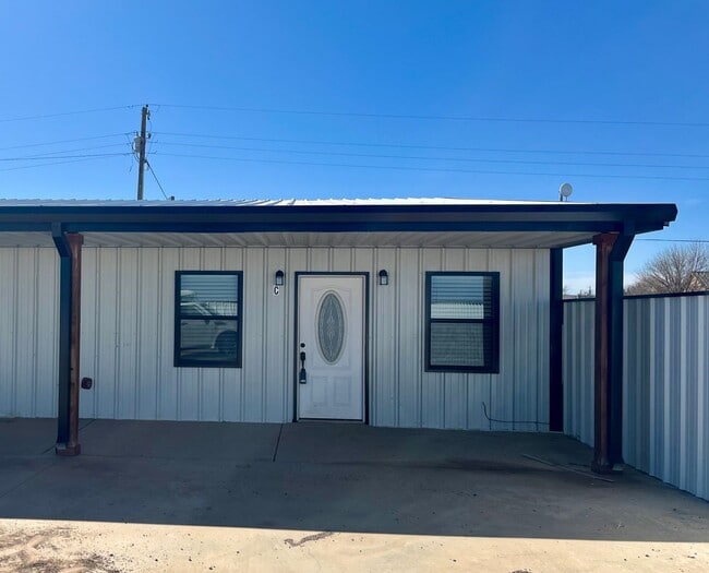 Building Photo - 3 Bedroom 2 Bathroom