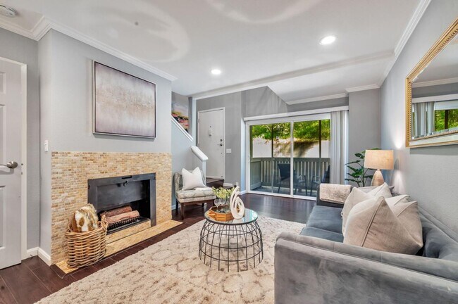 Foto del edificio - 355 Half Moon Ln