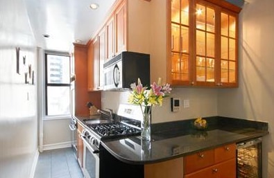 Building Photo - 17 W 64th St