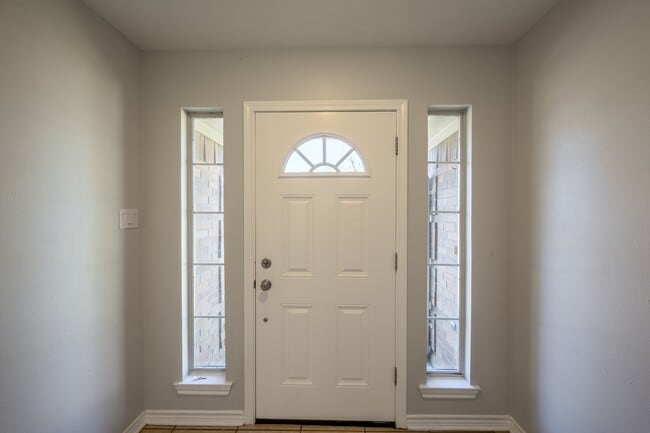 Building Photo - 1520 Strasburg Cir