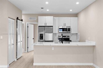 Building Photo - 630 NE 166th St