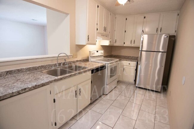Building Photo - 3-bedroom, 2-bath