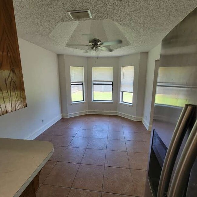 Foto del edificio - 581 Geraldine Ln