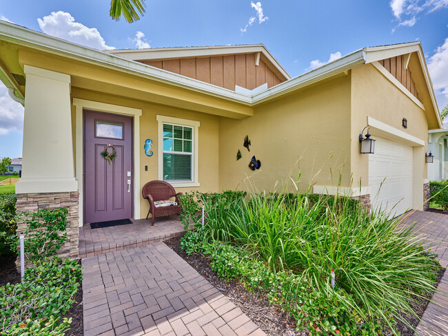 Foto del edificio - 525 Plumeria Dr