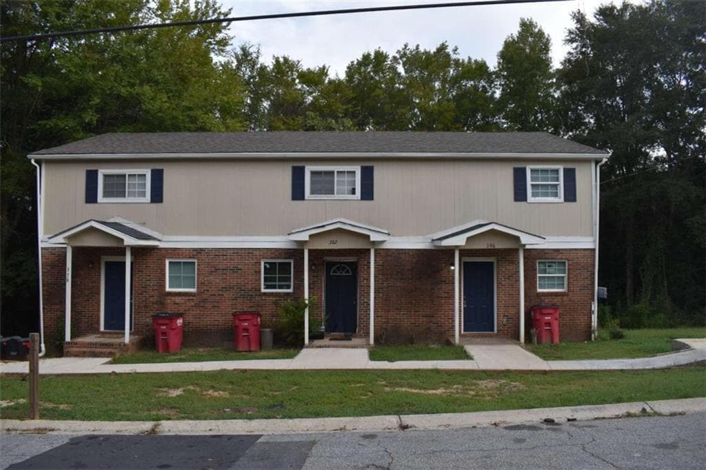 Primary Photo - 382 Cowan St