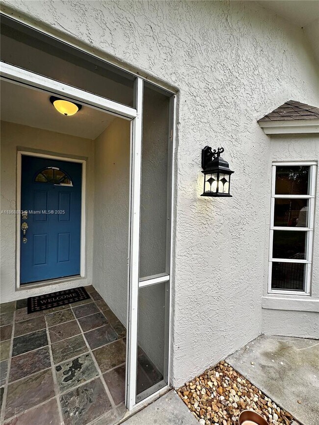 Foto del edificio - 3440 19th Ave SW