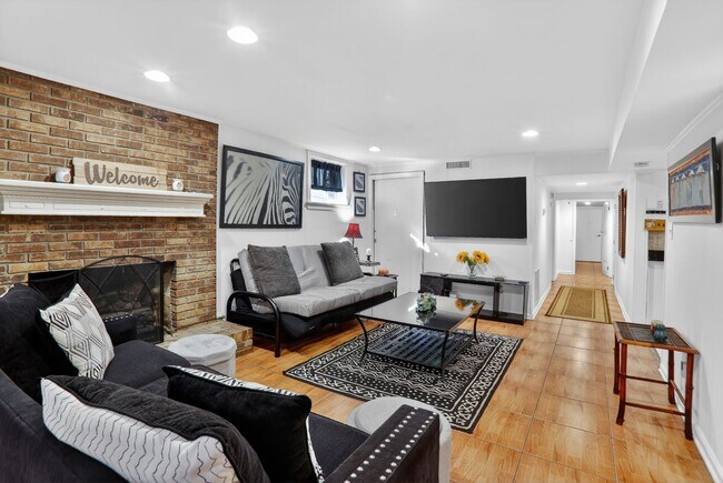 Foto del edificio - 843 Artwood Rd NE