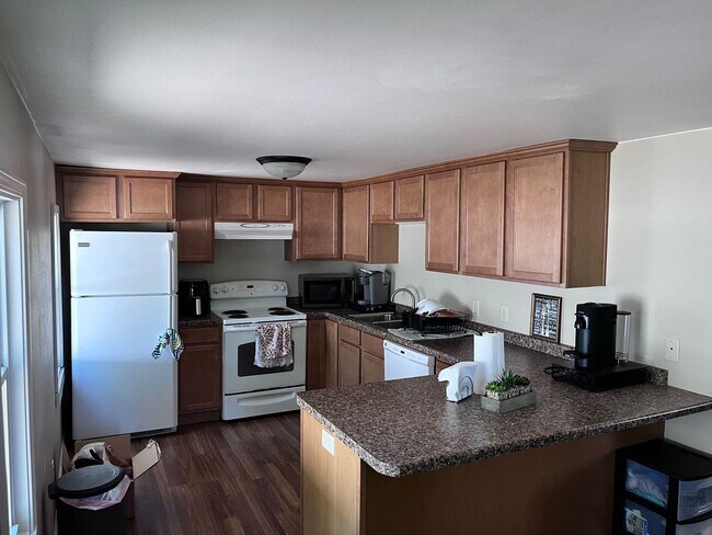 Building Photo - $925| 1BD 1BA| 413 Long St | Available 08/...