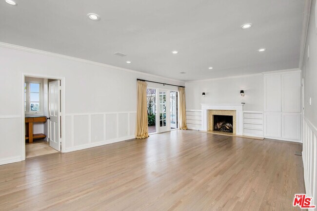 Building Photo - 1110 Stradella Rd