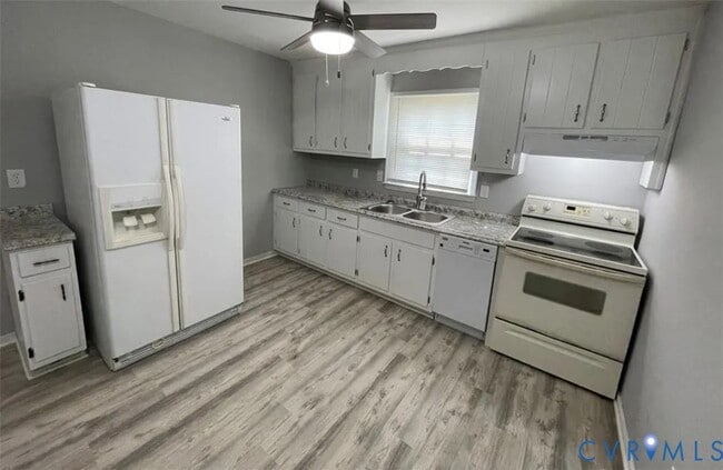 Foto del edificio - 9307 Lost Forest Dr