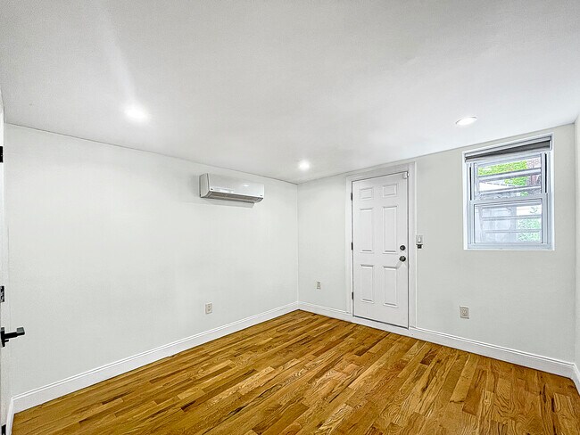 Foto del edificio - 653 E 96th St