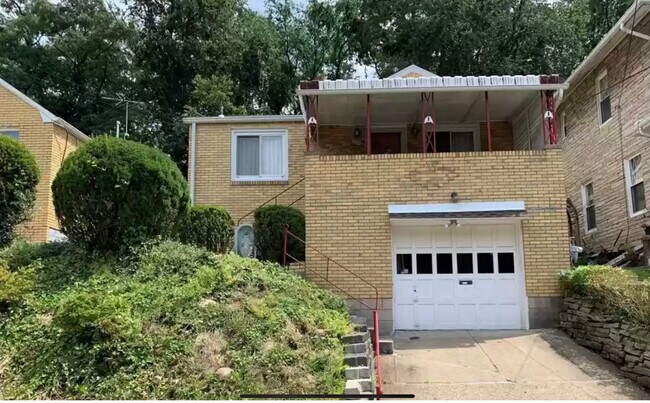 Building Photo - 654 Frayne St