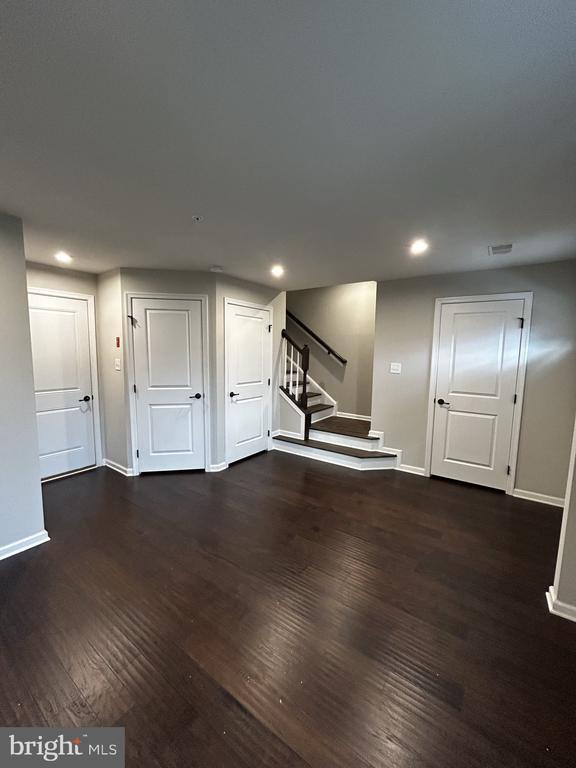 Building Photo - 251 Compass Dr