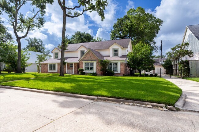 Building Photo - 14115 River Forest Dr