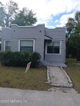 Building Photo - 110 E 15th St