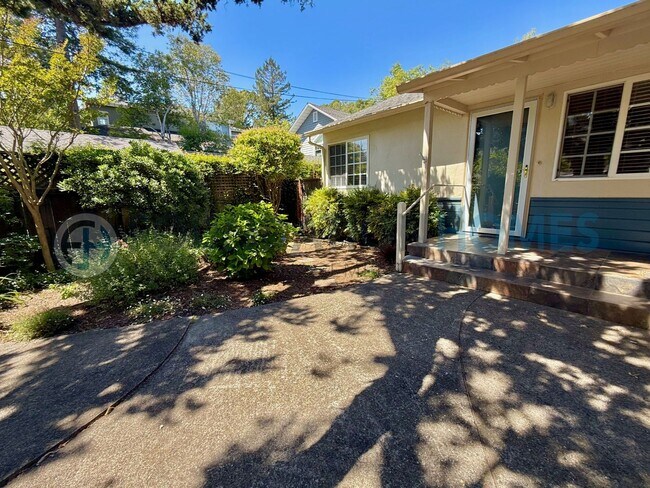 Building Photo - Charming 3BD/2BA Kentfield Retreat with Pool!  Bocce Court!  Private Yard!  FOUNDATION
