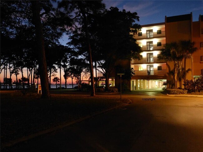 Building Photo - 2700 Bayshore Blvd