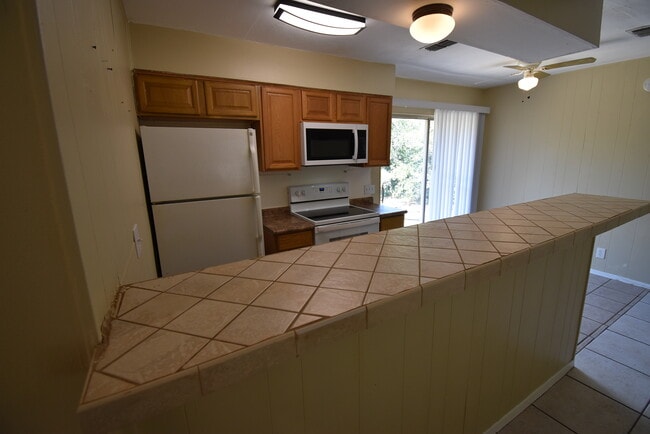 Building Photo - L-house