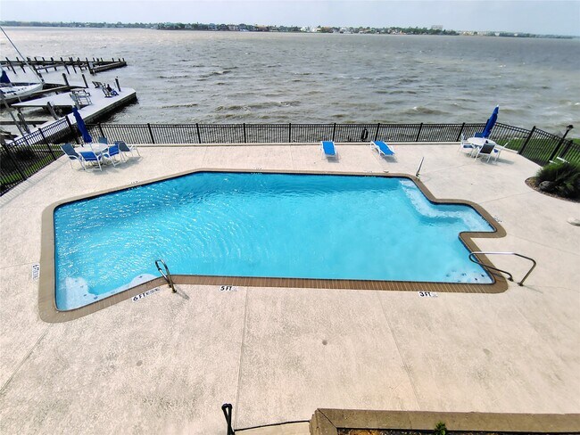 Foto del edificio - 205 Yacht Club Ln