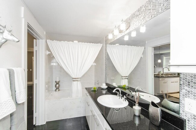 Foto del edificio - 1100 W Trinity Mills Rd