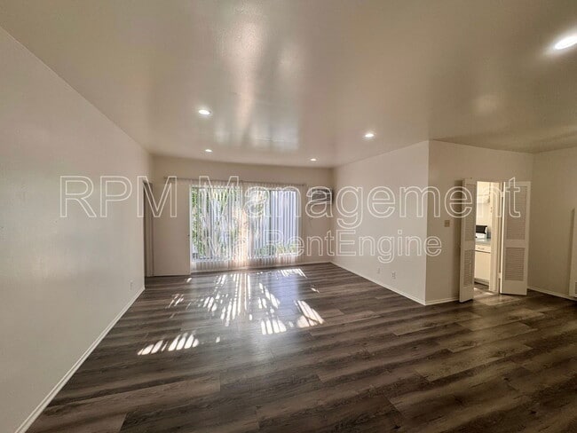Building Photo - 11939 Albers St