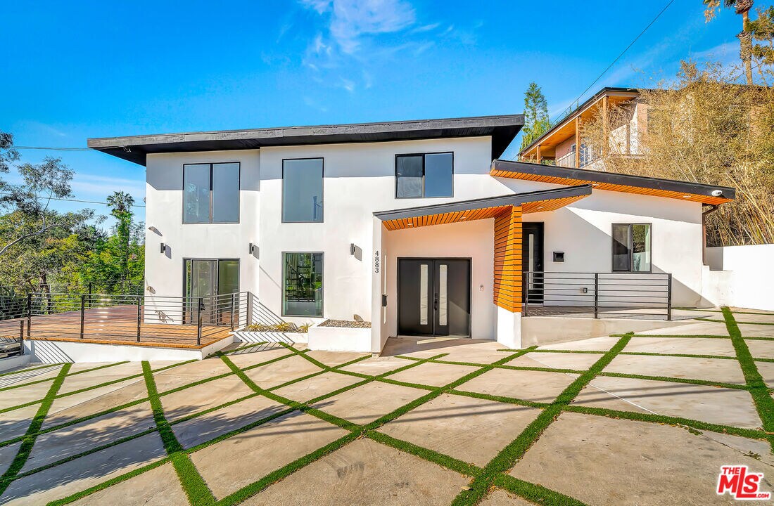 Primary Photo - 4883 Avoca St