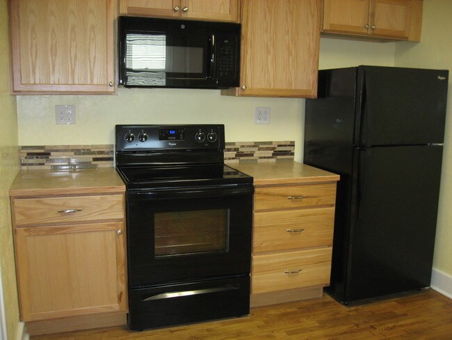 Kitchen - 218 E 4th Ave
