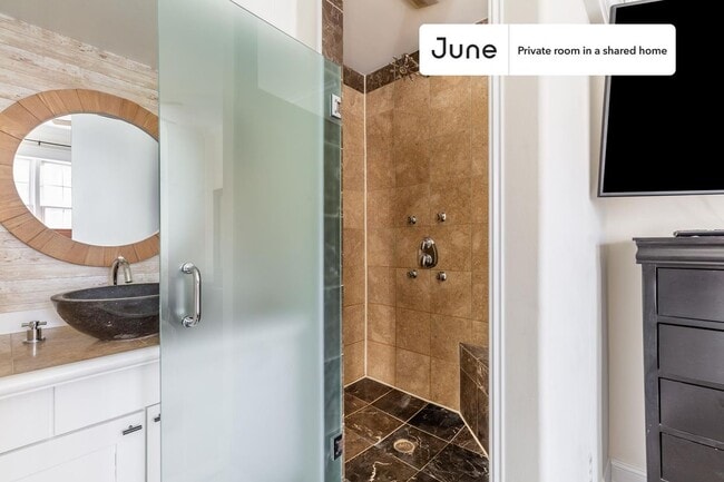 Building Photo - Room in Shared 2 bed/2 bath home