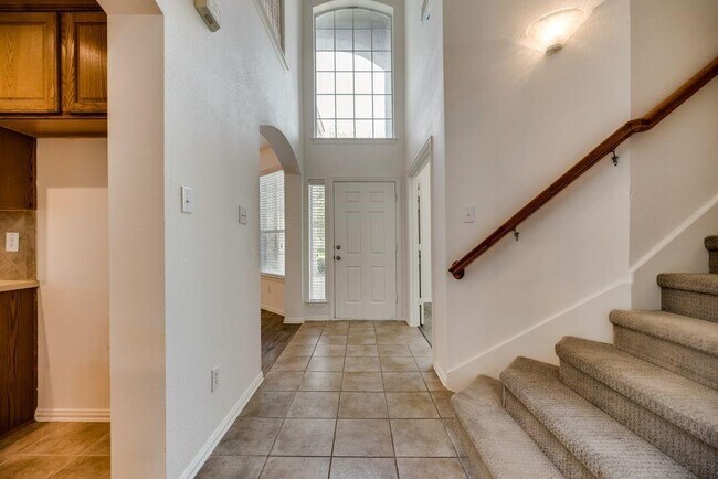 Building Photo - 819 Rushmore Dr