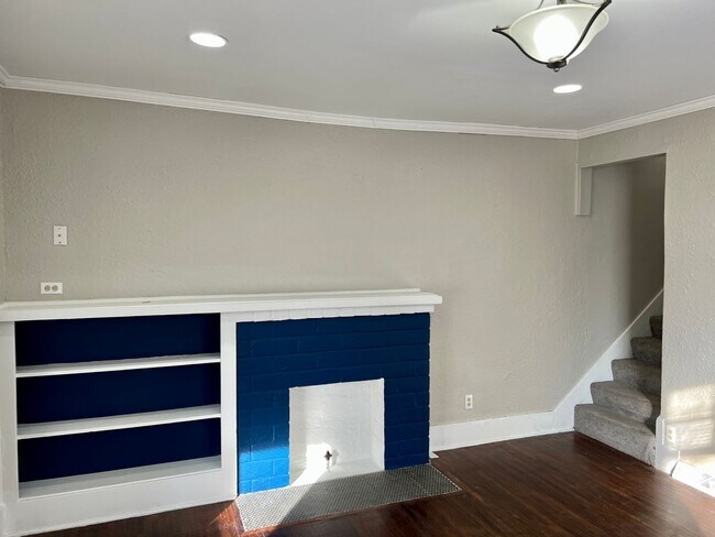 Building Photo - 144-146 S Green