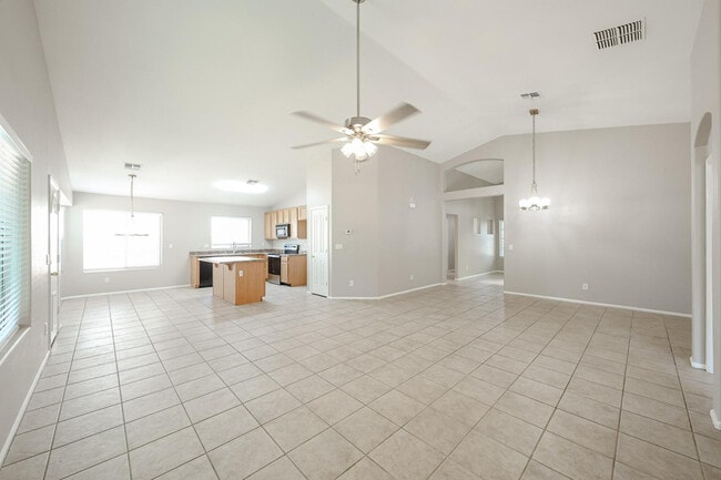 Foto del edificio - 7602 W Encinas Ln